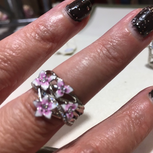 Flower 🌸 ring - Picture 1 of 6